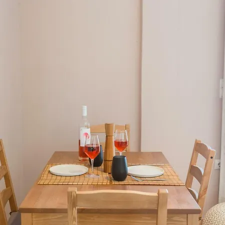 100M2 Luxury Apartment In The Heart Of Athens - Living Stone Emerald-2
